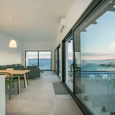 Olive Exclusive - 8 People, Heated Pool, Okrug Gornji, Sea View تروغير