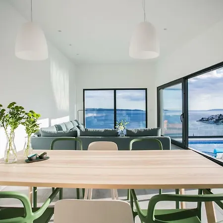 Olive Exclusive - 8 People, Heated Pool, Okrug Gornji, Sea View فيلة تروغير