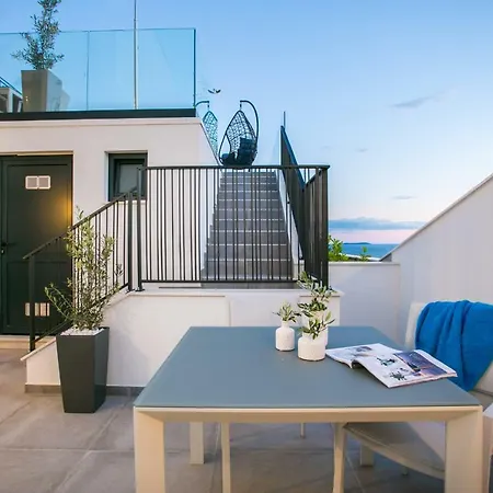 فيلة Olive Exclusive - 8 People, Heated Pool, Okrug Gornji, Sea View تروغير