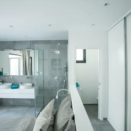 فيلة Olive Exclusive - 8 People, Heated Pool, Okrug Gornji, Sea View *