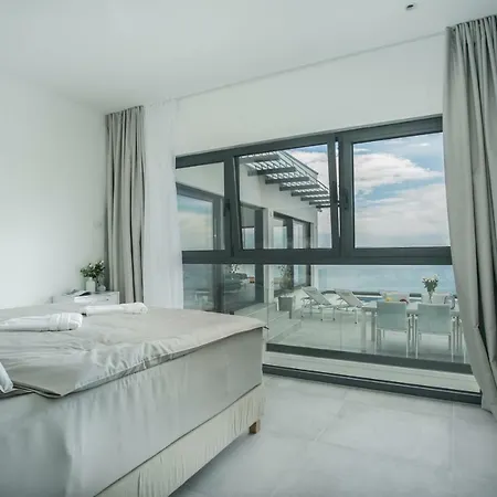 فيلة Olive Exclusive - 8 People, Heated Pool, Okrug Gornji, Sea View