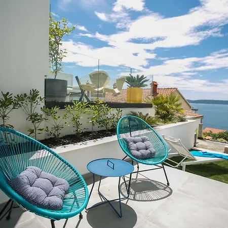 Olive Exclusive - 8 People, Heated Pool, Okrug Gornji, Sea View تروغير