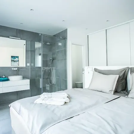 فيلة Olive Exclusive - 8 People, Heated Pool, Okrug Gornji, Sea View