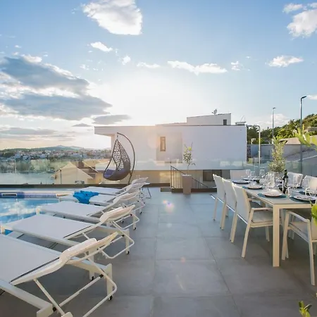 فيلة Olive Exclusive - 8 People, Heated Pool, Okrug Gornji, Sea View تروغير