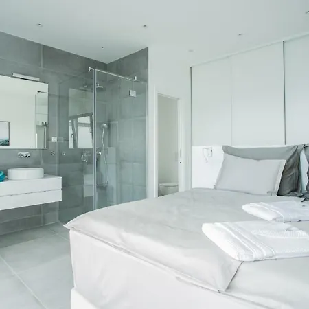 Olive Exclusive - 8 People, Heated Pool, Okrug Gornji, Sea View فيلة تروغير