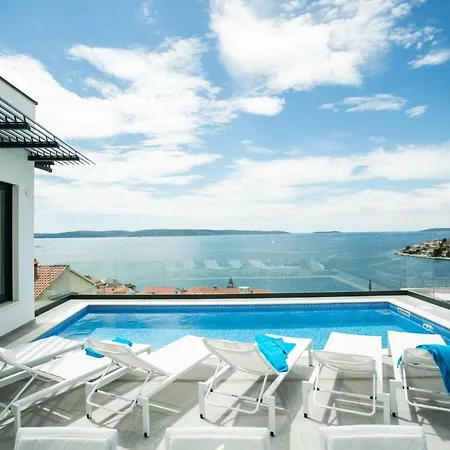 فيلة Olive Exclusive - 8 People, Heated Pool, Okrug Gornji, Sea View *
