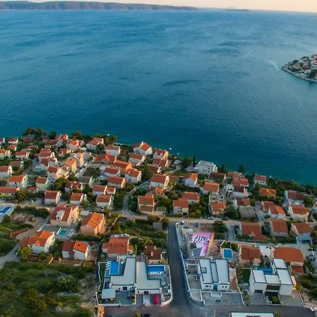 Olive Exclusive - 8 People, Heated Pool, Okrug Gornji, Sea View *