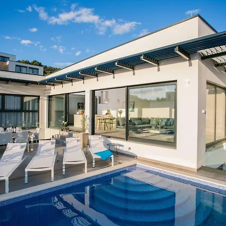 Olive Exclusive - 8 People, Heated Pool, Okrug Gornji, Sea View * تروغير